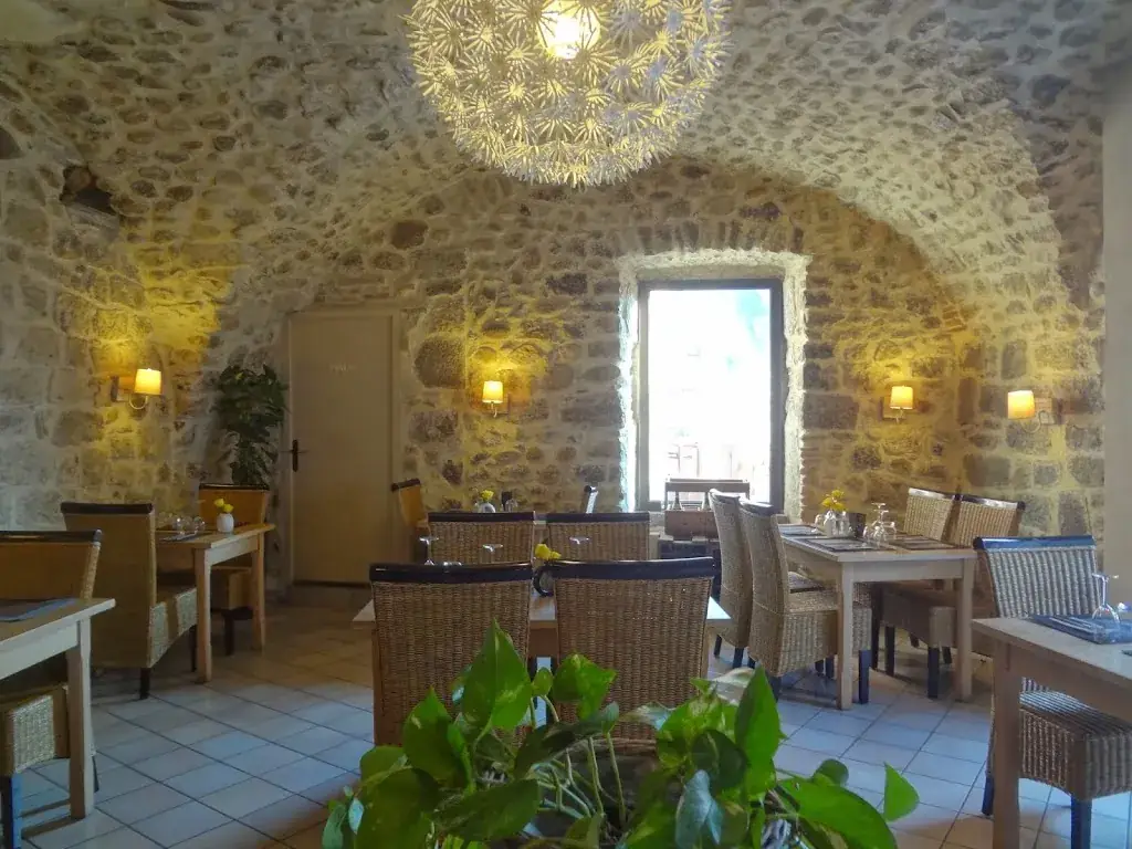 Restaurant L'Esparat_Vogüé_slider_image_1