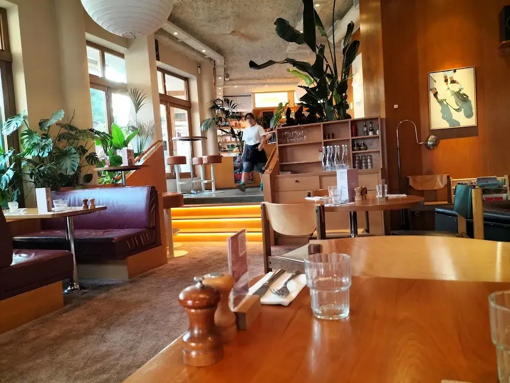 Archie - Bourg-la-Reine_Bourg-la-Reine_slider_image_3