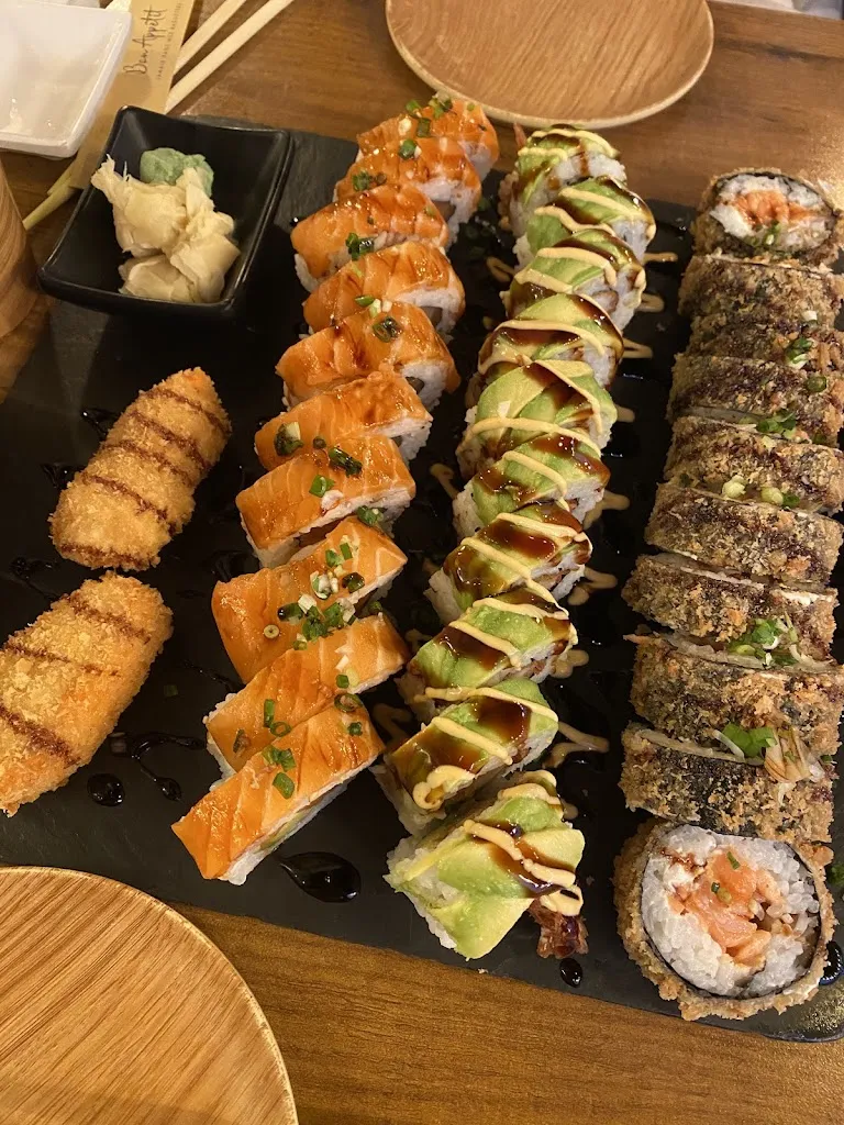 Svitlana Shakalova_Fusion N'Rolls Sushi_Bourg-la-Reine_review