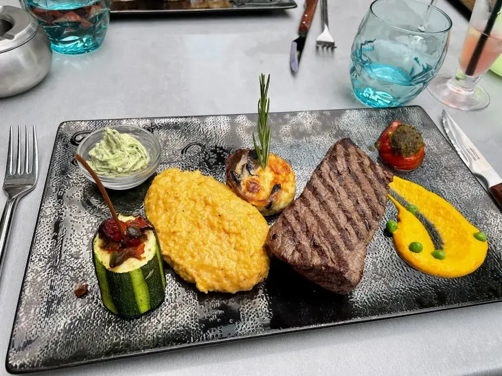 Samantha Morris_Restaurant L'Olivier de Paiolive_Vans_review