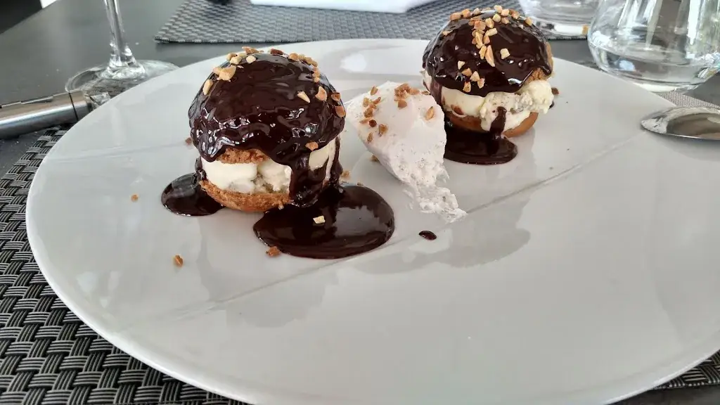 Le St-Moritz Restaurant_Breuillet_slider_image_3