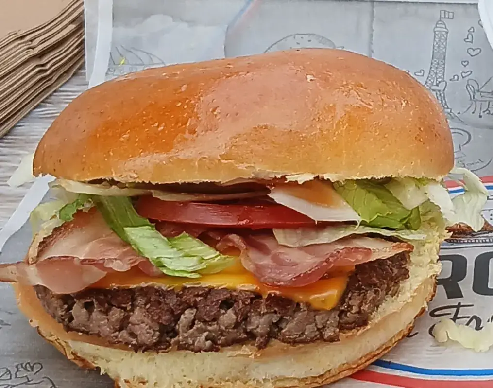 LA BASE BURGER BREUILLET restaurant in Breuillet