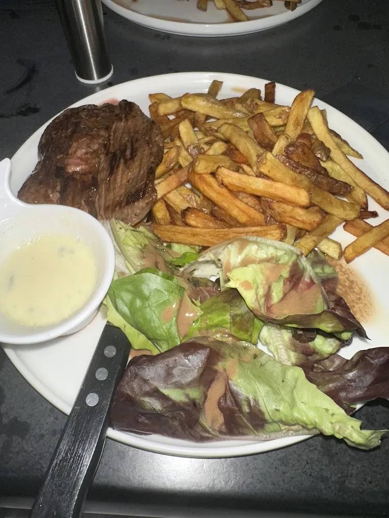 DENIZ Ilkucan_Casa Mia_Bruyères-le-Châtel_review