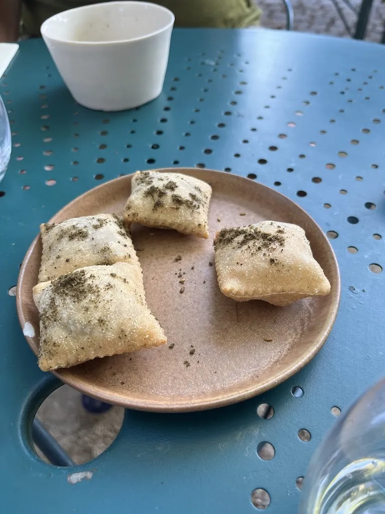 M.E. Woodside_Maison Ailhon_Ailhon_review