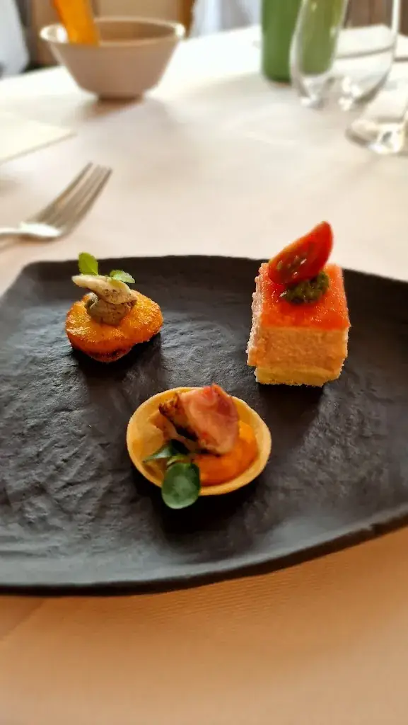 M.T. Bakker_Hostel De Montfleury_Saint-Germain_review