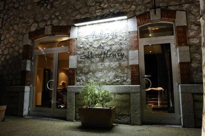 Hostel De Montfleury restaurant in Saint-Germain