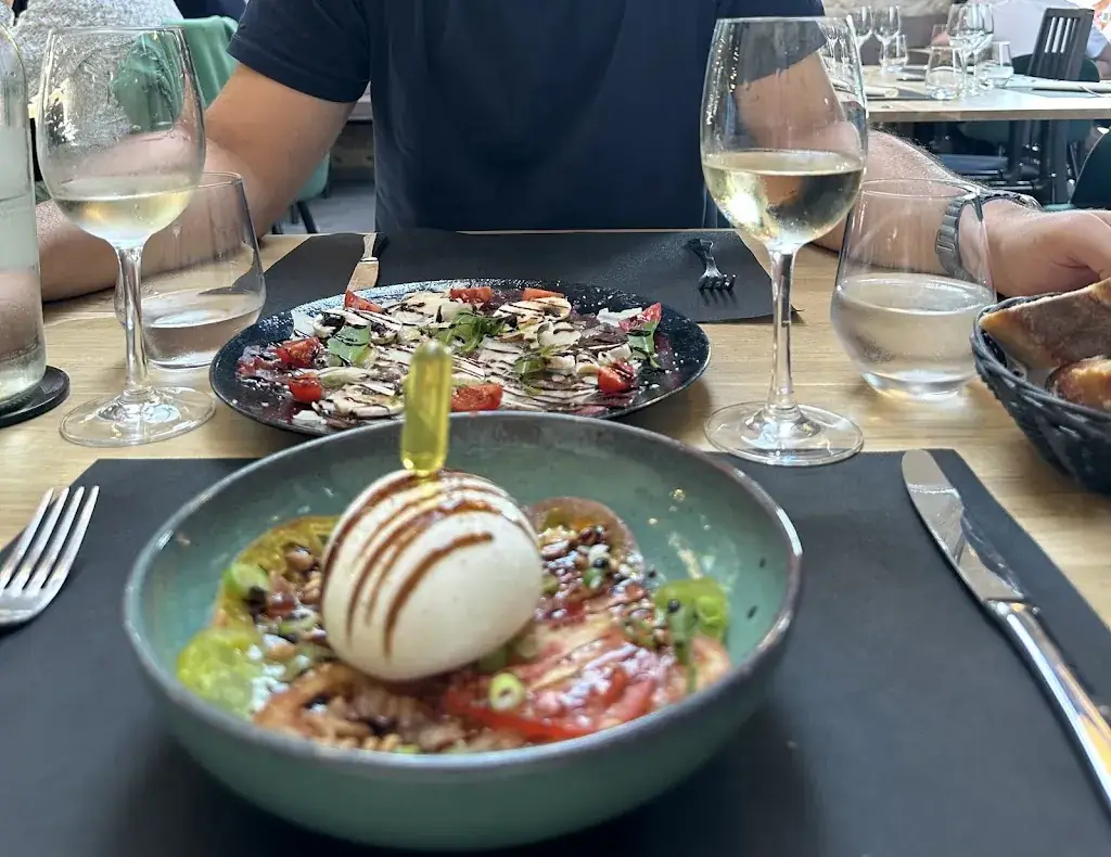 Ella Smith-Langridge_Au Nadeau_Saint-Illiers-la-Ville_review