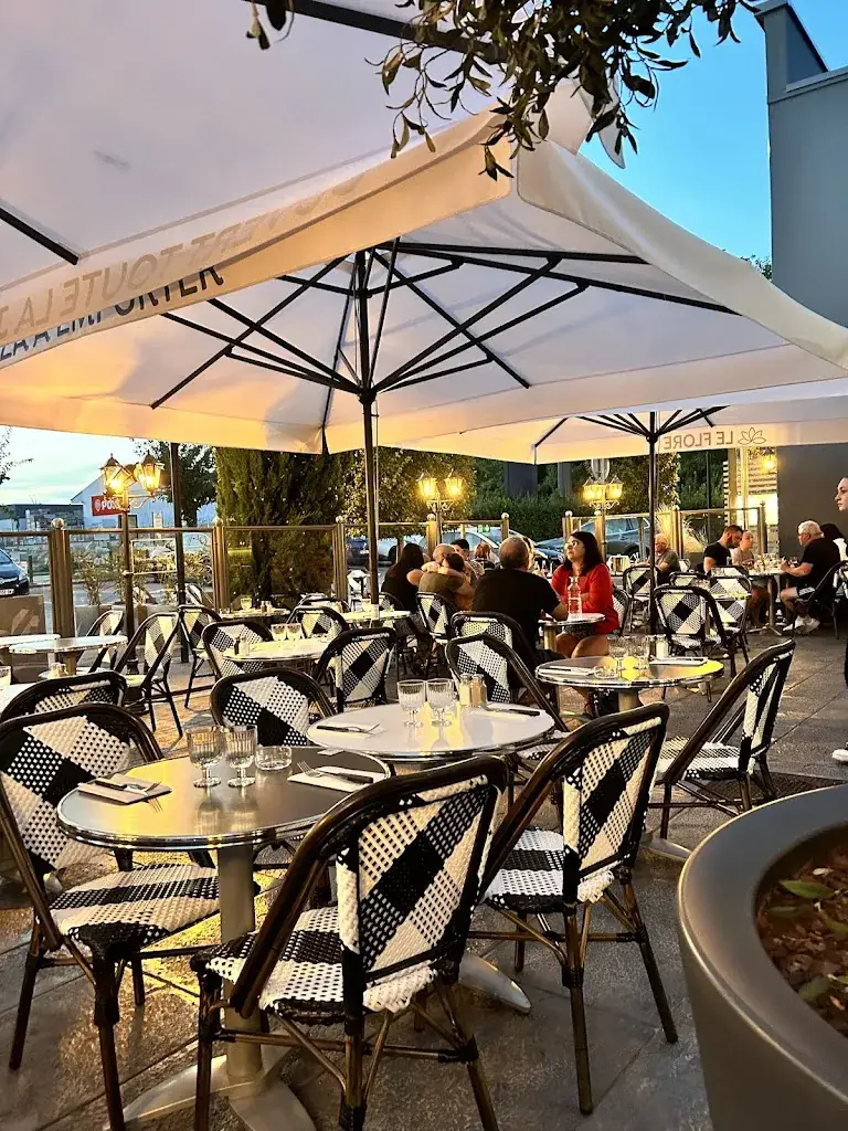 Le Flore Restaurant_Persan_slider_image_1