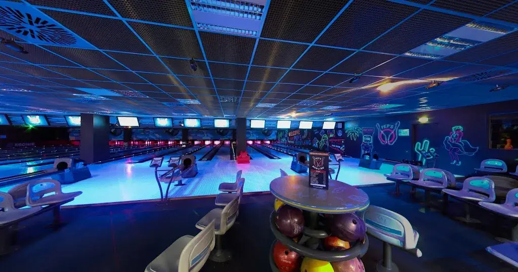 Pep's Bowling_Boussy-Saint-Antoine_slider_image_1