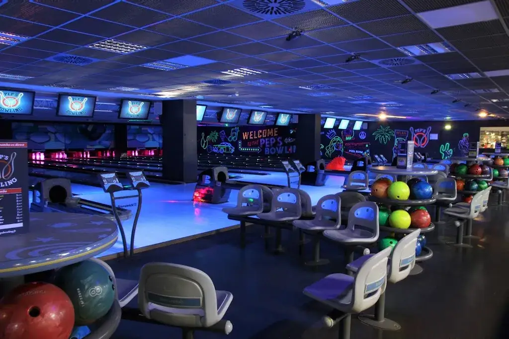 Pep's Bowling_Boussy-Saint-Antoine_slider_image_3