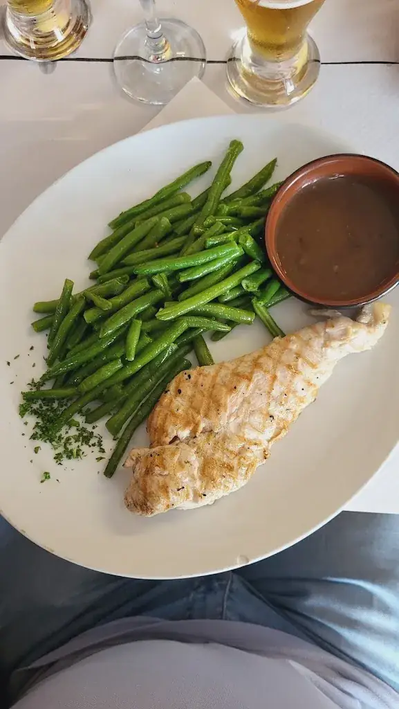 Zbigniew Staszewski_La mascotte de l Europe Bobigny_Bobigny_review