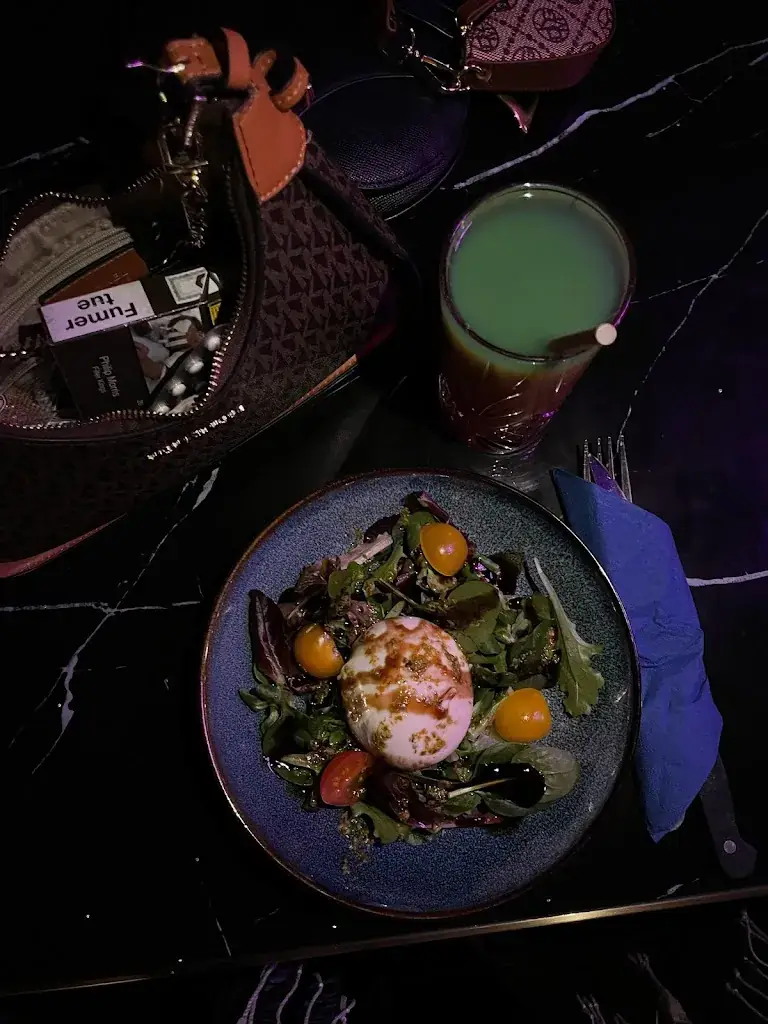 Nahomie Ane_SNOW RESTAURANT LOUNGE_Bobigny_review