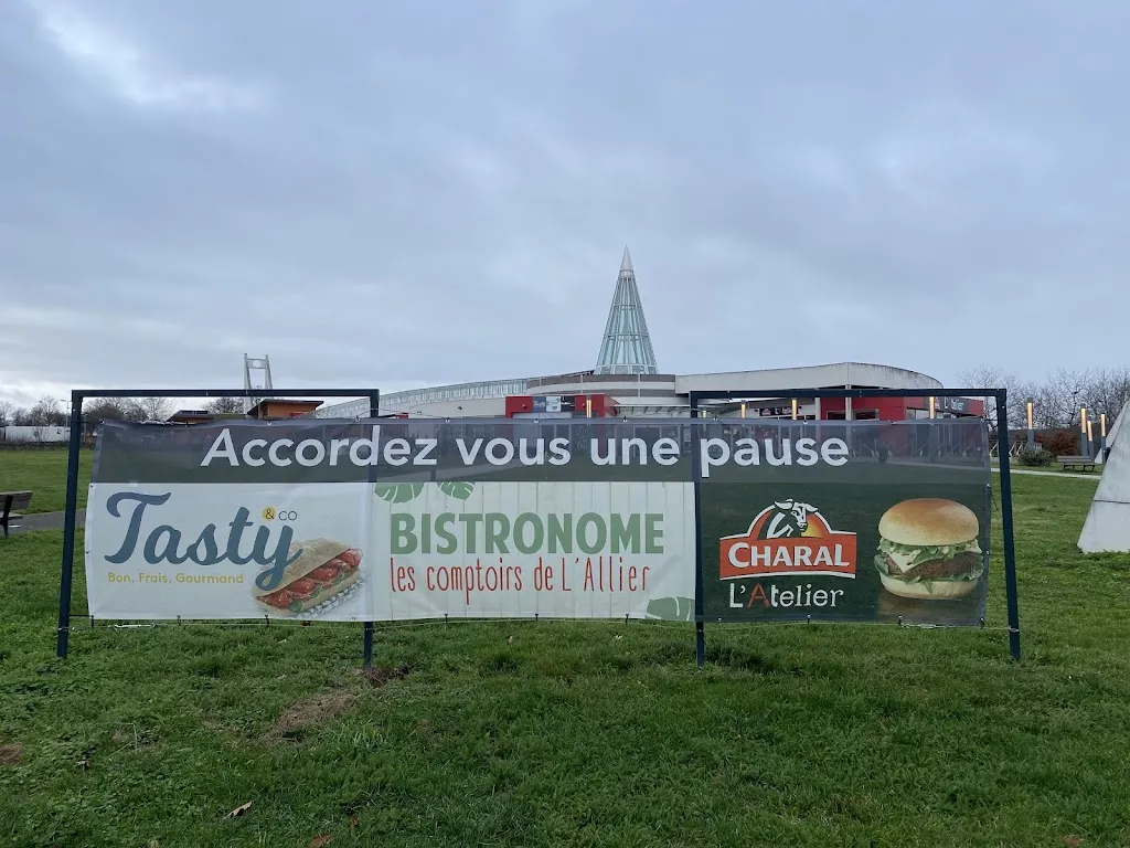 Aire de l'Allier Restauration Saulzet_Doyet_slider_image_2