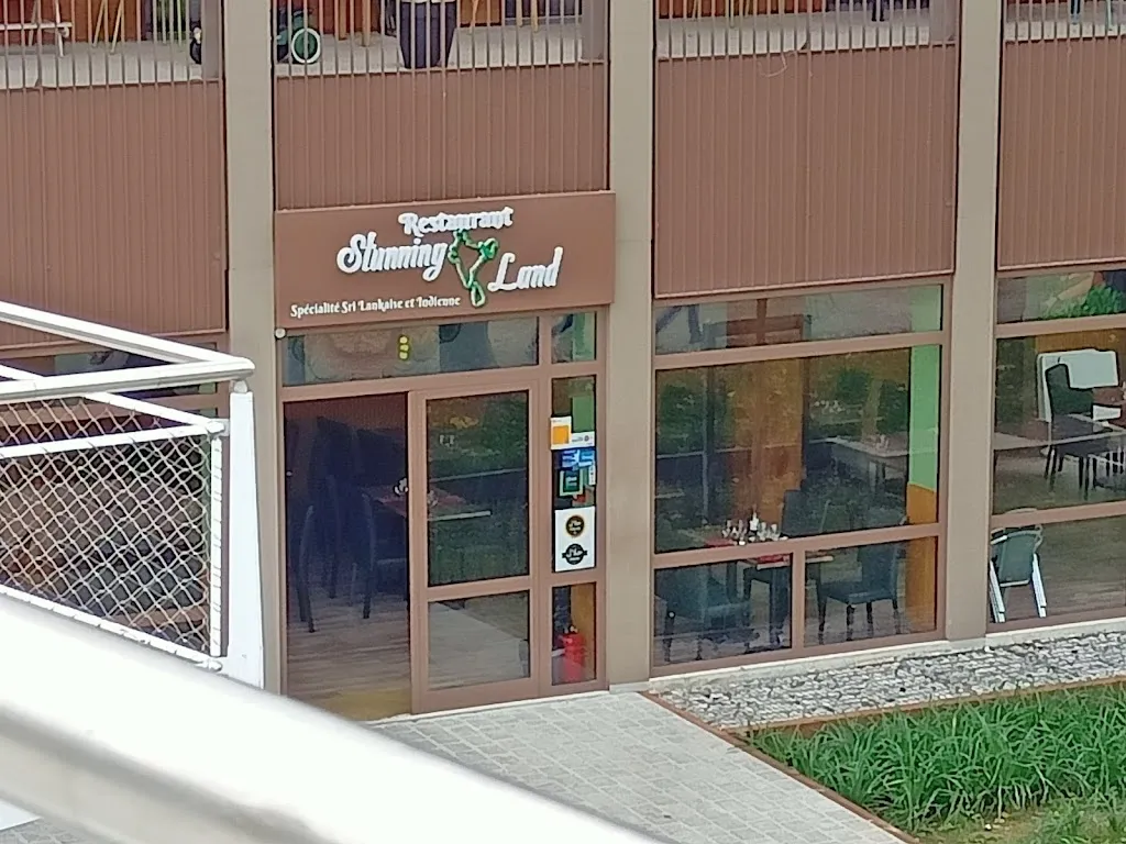 Stunning Land restaurant in Bobigny