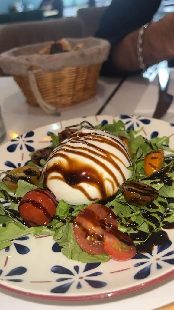 Italian Cantine restaurant in Bobigny