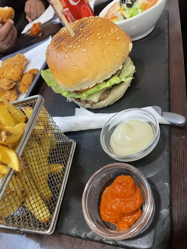 Nessma Burger_Bobigny_slider_image_2