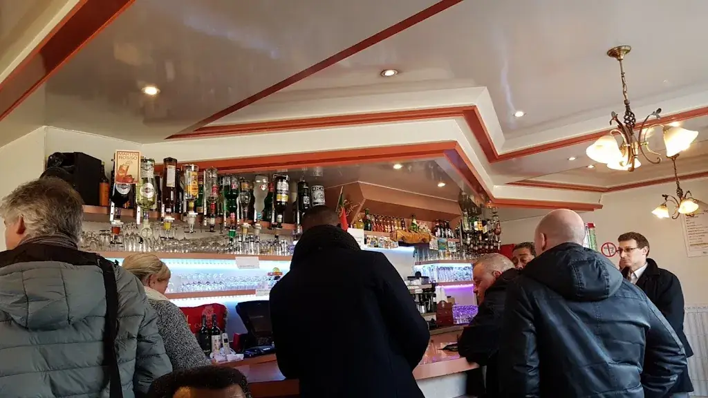 la petite maison restaurant in Bobigny