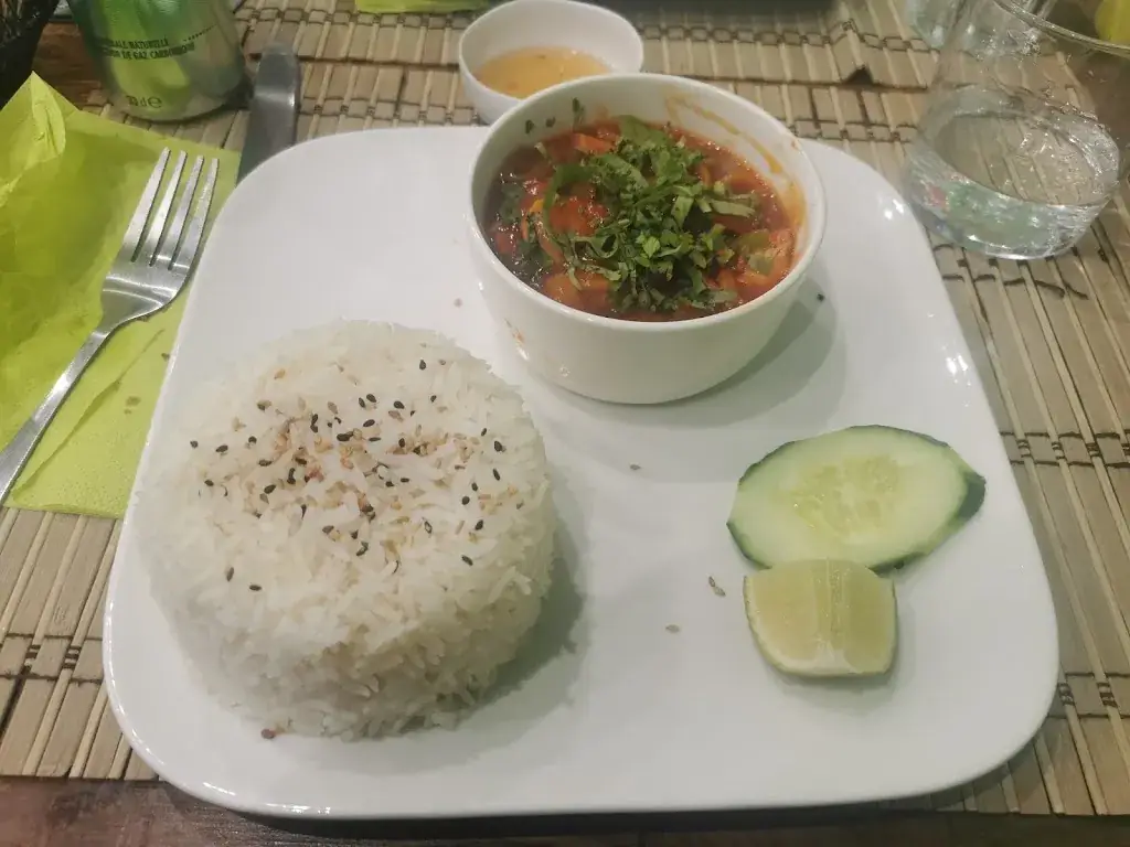 Francia CHARLES_Htai_Bobigny_review