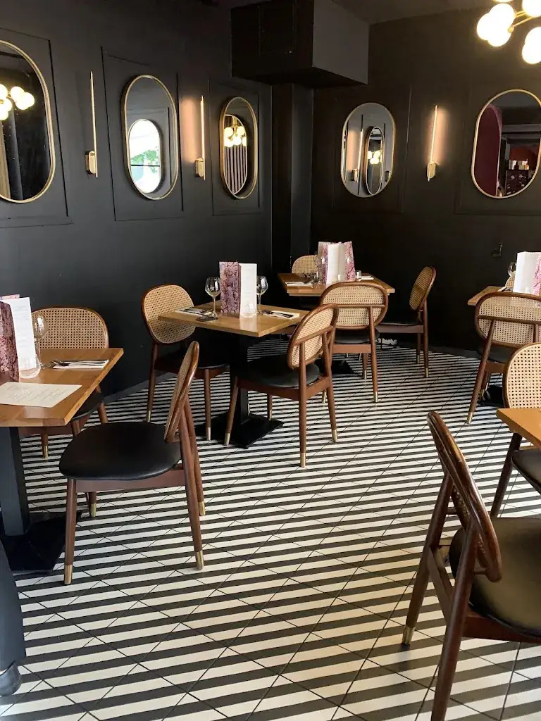 Les Papilles Bougival 78 restaurant in Bougival