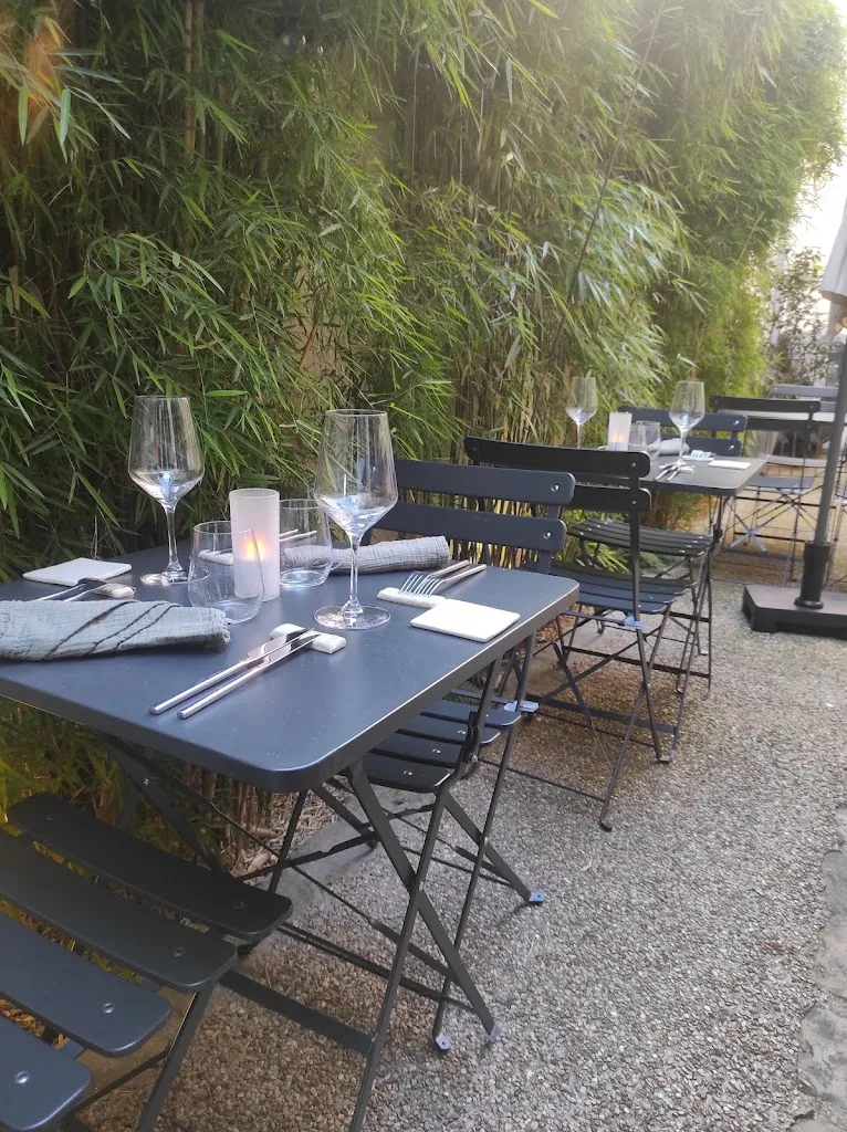 Le Camélia restaurant in Bougival