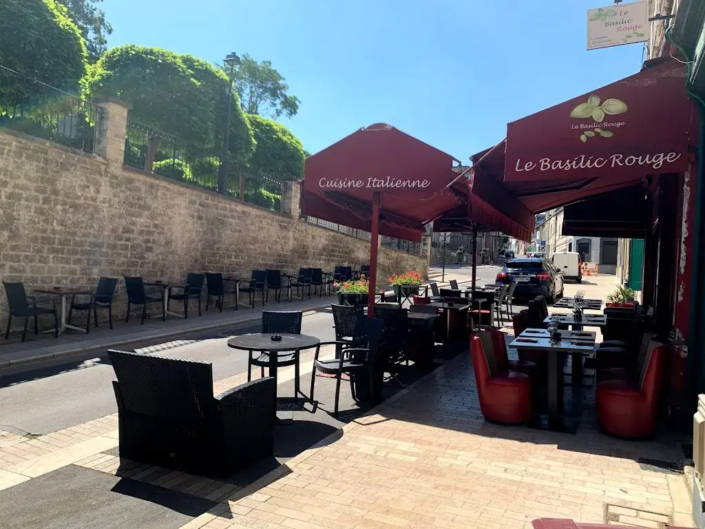Le Basilic Rouge restaurant in Bougival