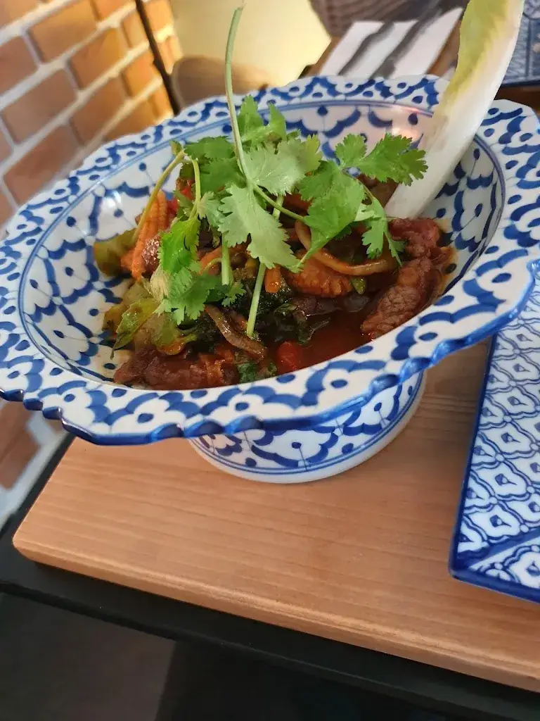 George Monks_Baan Mae_Bougival_review