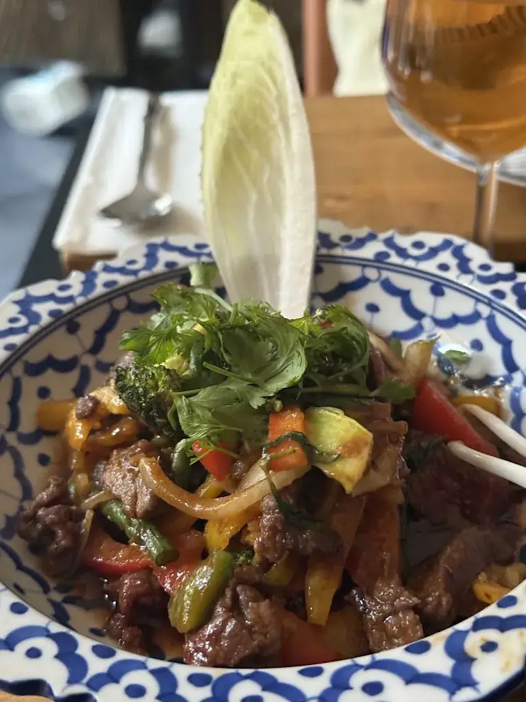 Louis Paci_Baan Mae_Bougival_review