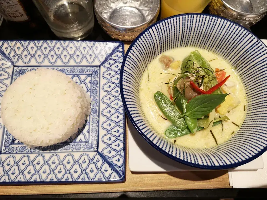 Baan Mae_Bougival_slider_image_2