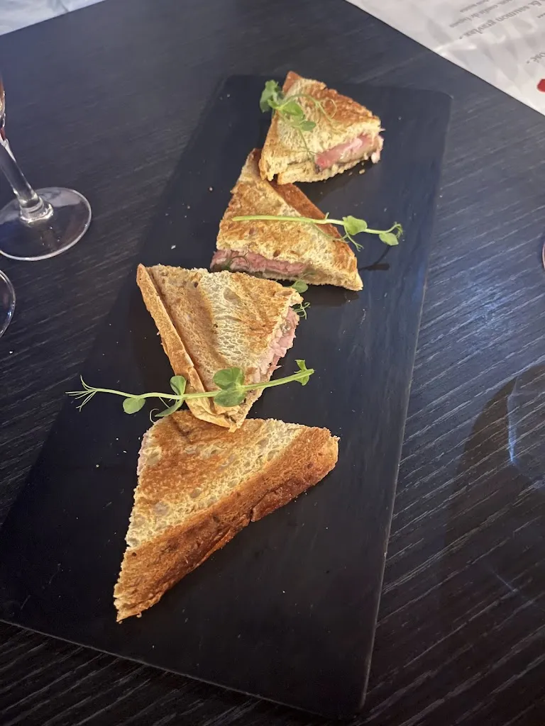 Layla Delorme_Le Pressoir_Domène_review