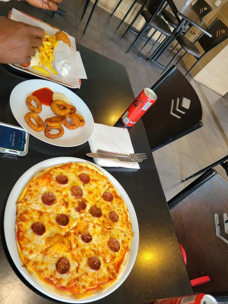 Samantha hooks_Le Phénomènale_Bougival_review