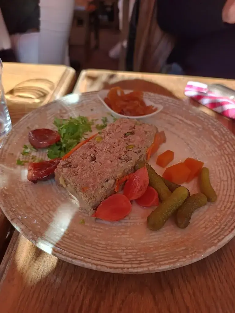 Alba Žužić_Le Porc Marly_Port-Marly_review