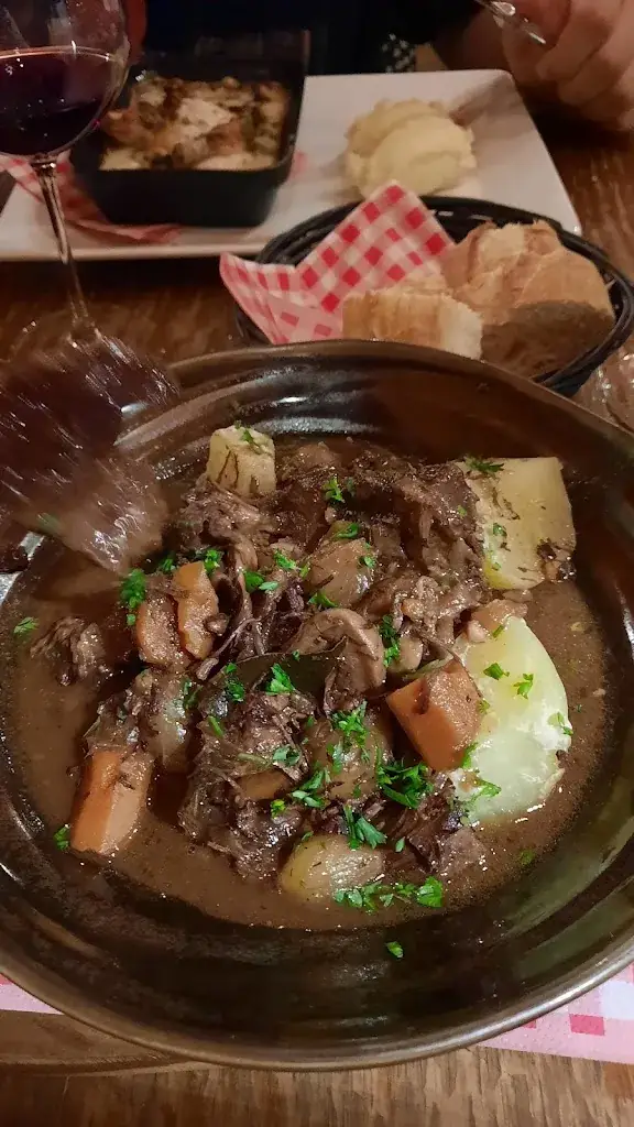 Svetlana Baklanova_Le Porc Marly_Port-Marly_review