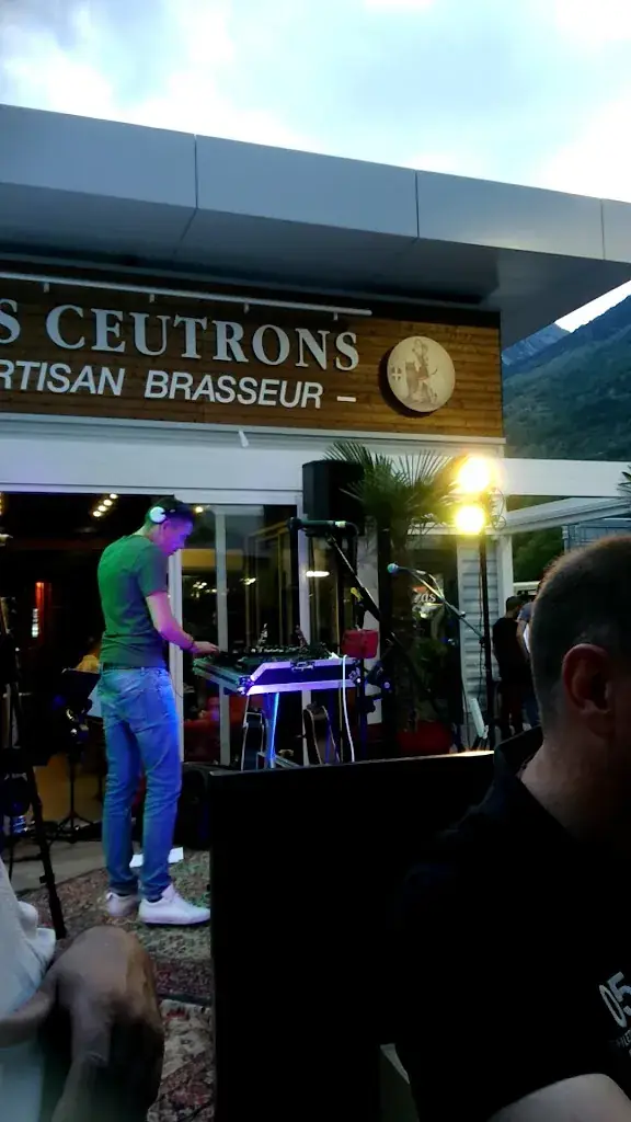 Brasserie Les Ceutrons_73210_slider_image_2