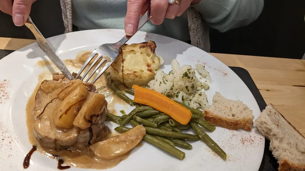 Chou AHB_La Domeneraie_Domène_review