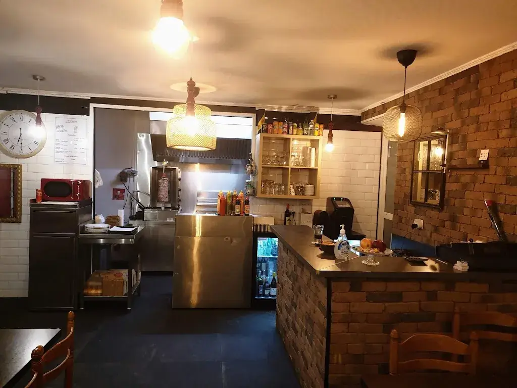 Resto Dany-Delices Méditerranée_Cannes-Écluse_slider_image_1