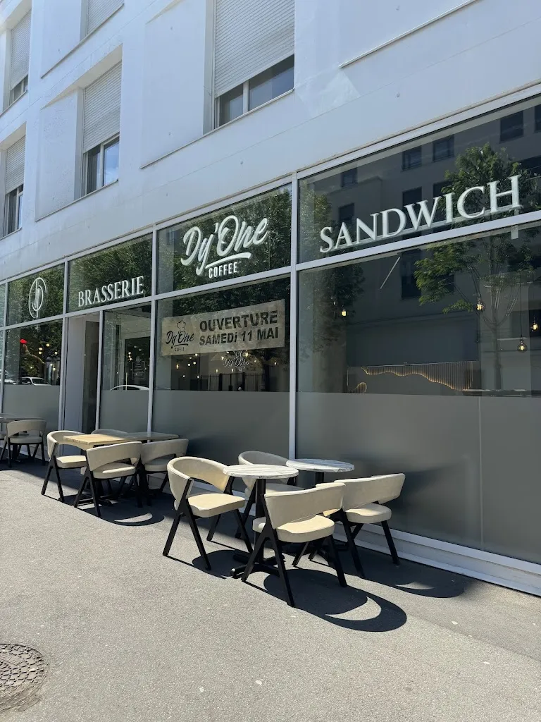 DY'ONE Coffee Restaurant_Bondy_slider_image_1