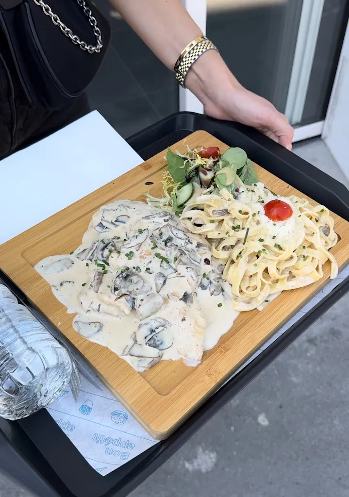 DY'ONE Coffee Restaurant_Bondy_slider_image_2