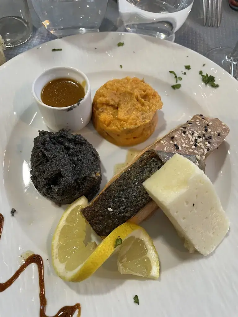 Charlotte E_la terrasse Bondy_Bondy_review