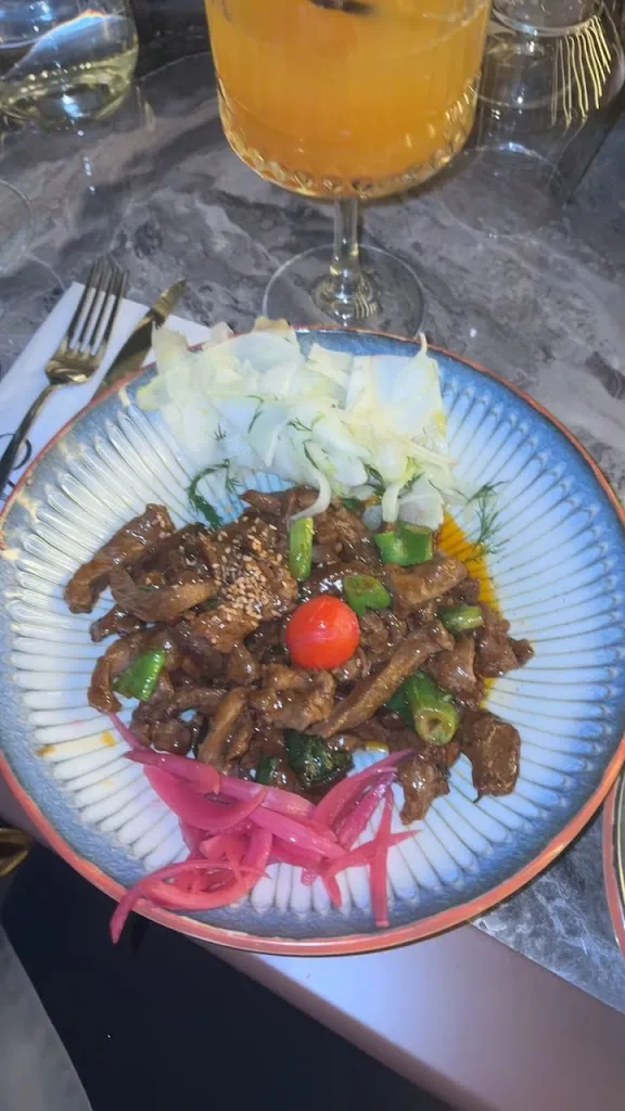 Qamar_Bondy_slider_image_2