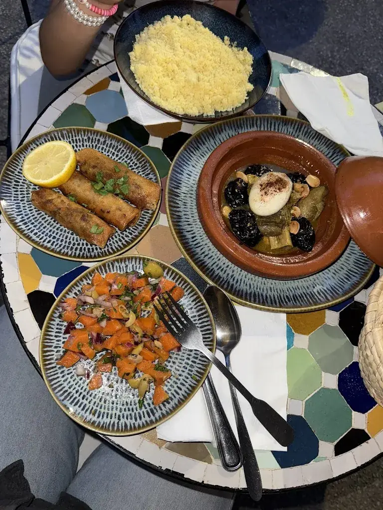 Laila El Asri_Restaurant LE RIAD_Bondy_reseña