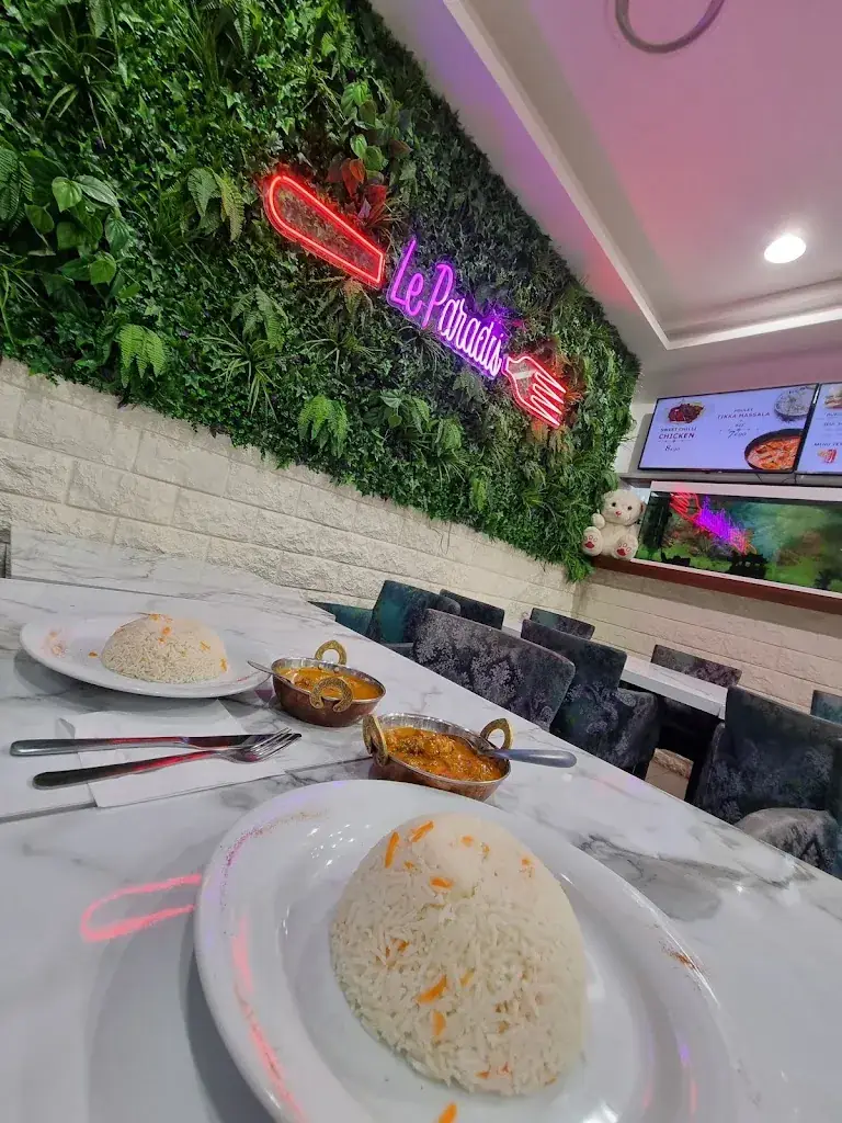 lIlIlIlI_Le Paradis_Bondy_review