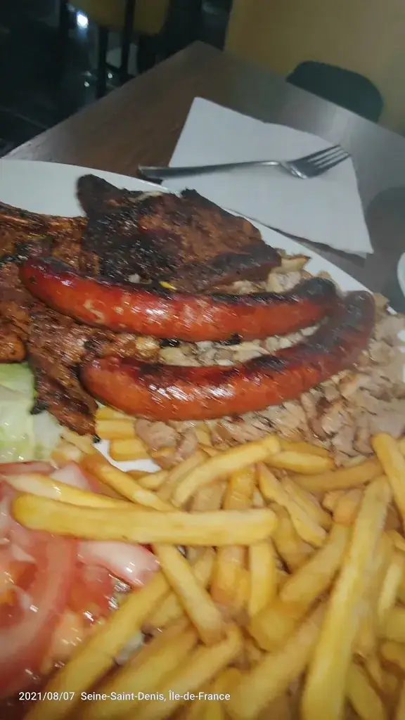 Otantik Restaurant_Bondy_slider_image_2