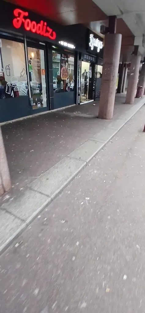 FOODIZ restaurant in Bondy