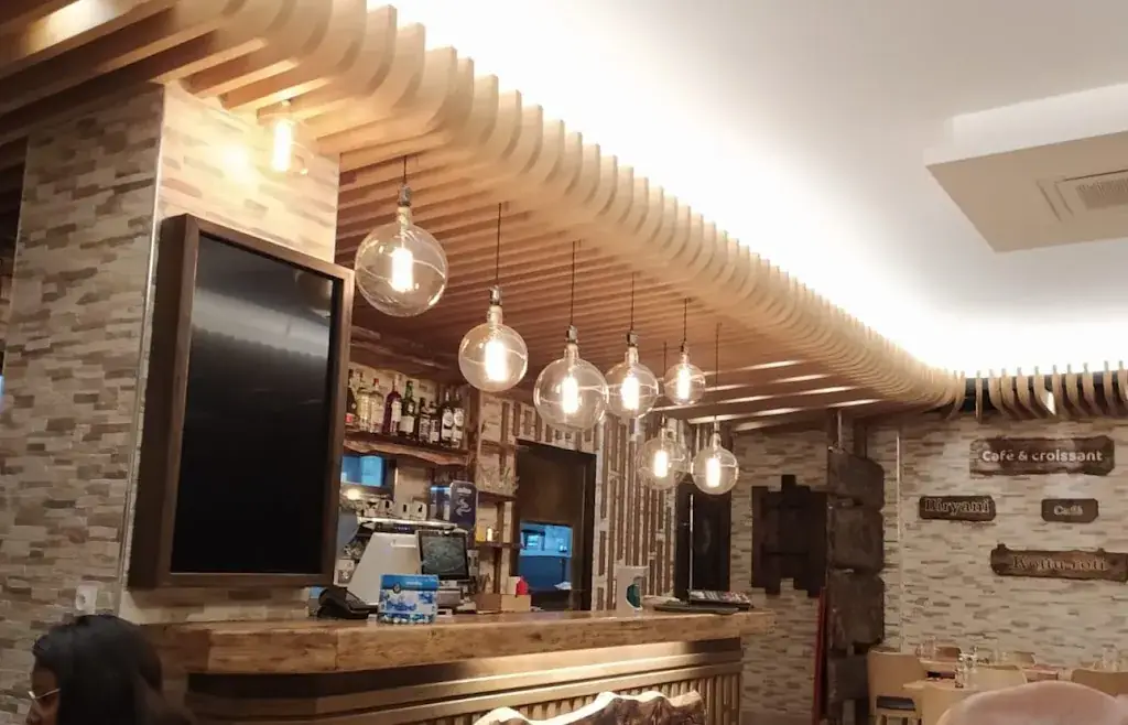 Le Royal Coffee_Bondy_slider_image_3