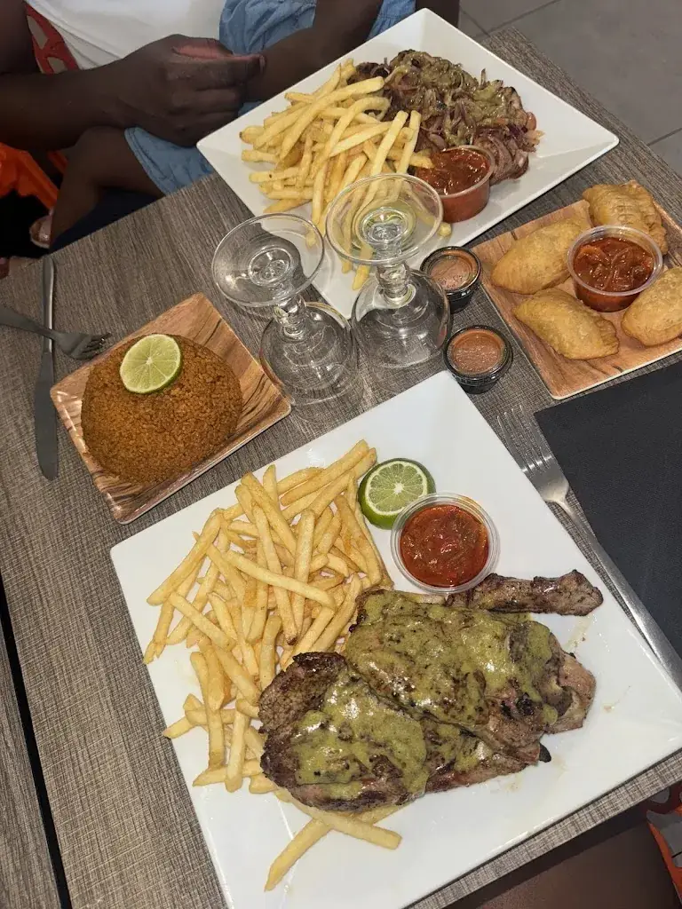 Lou Ashley_African Evasion_Brou-sur-Chantereine_review