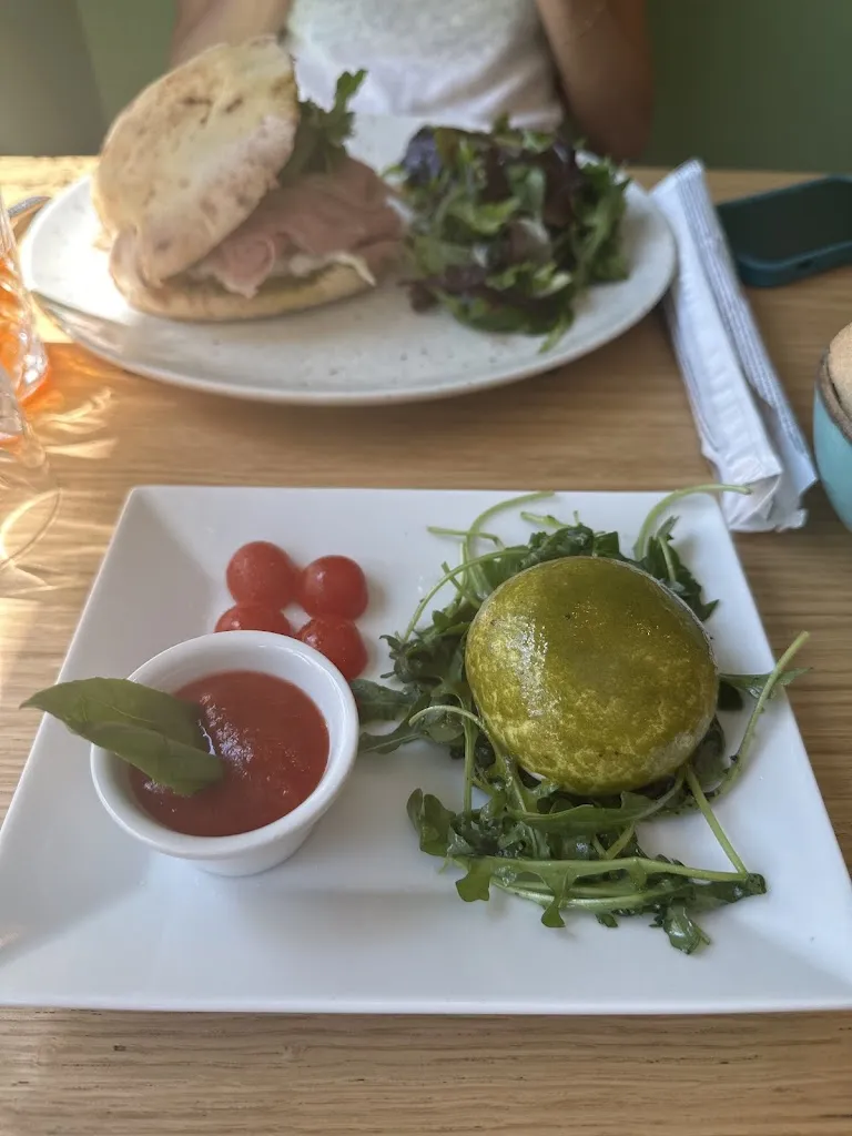 Sergei Dergunov_La cucina by Juna_Vaires-sur-Marne_review