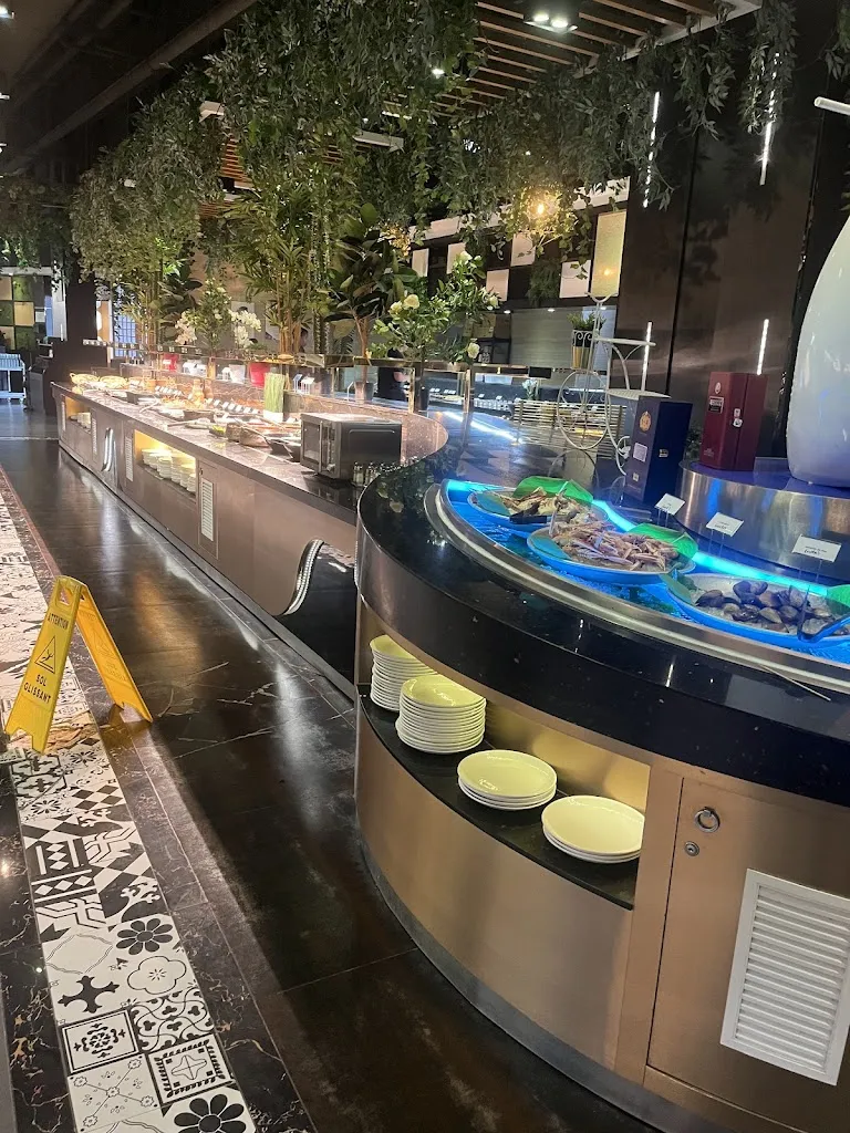 Globe Trotter_Chelles_slider_image_3