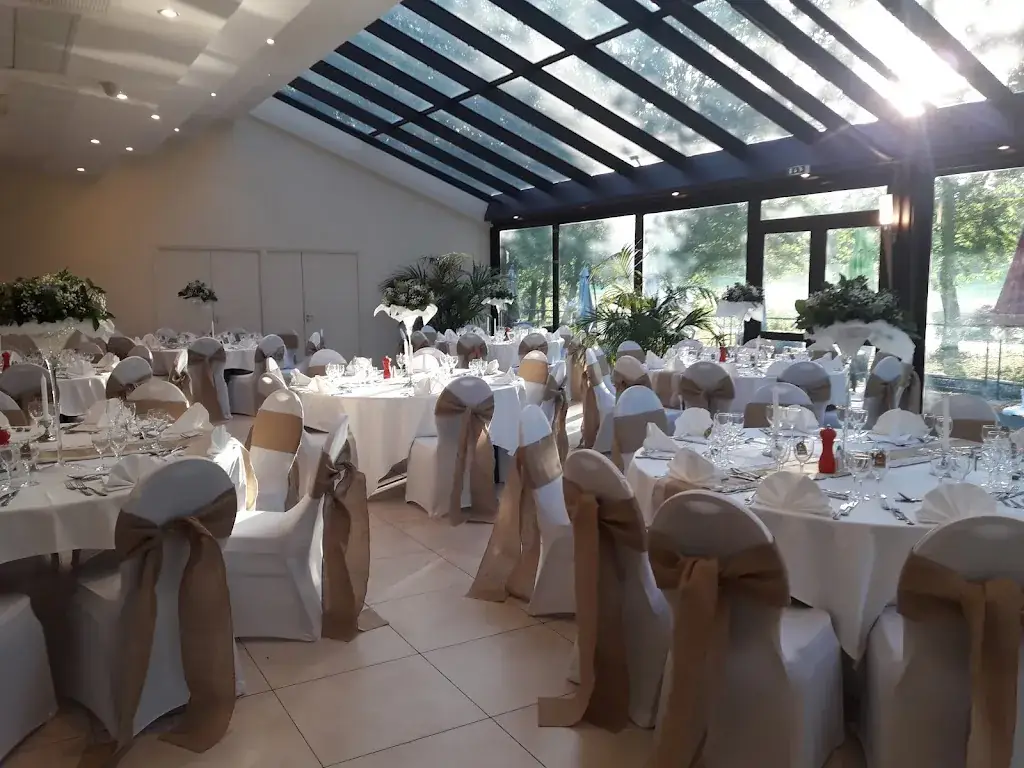 Émeraude Cély restaurant in Cély