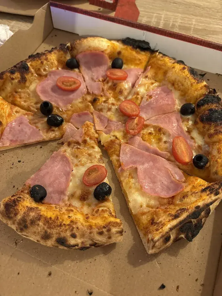 Marie Magnon_Leonita Pizza_Domène_review