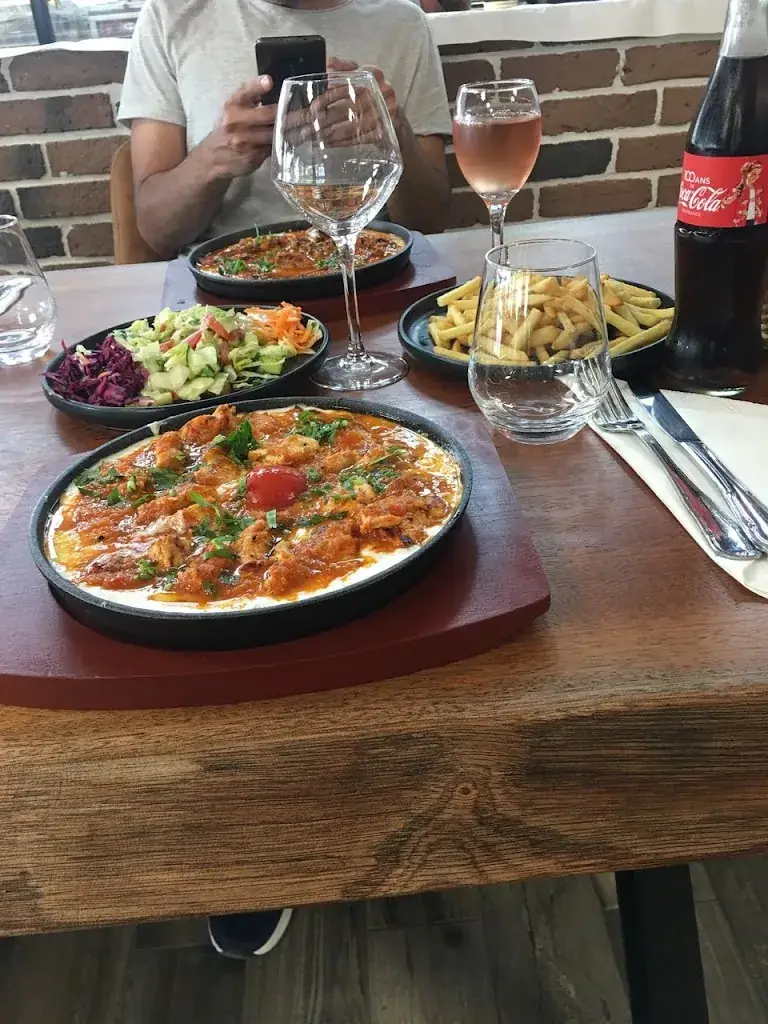 Gökhan KOCAKAYA_Aux bons amis_Brie-Comte-Robert_review